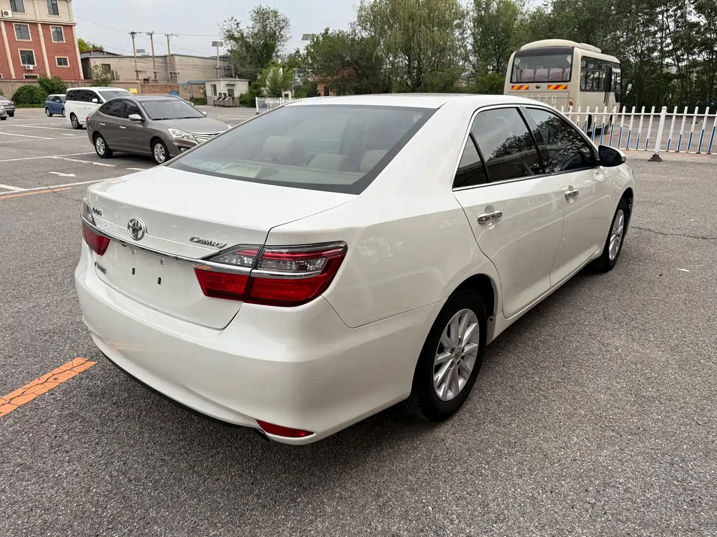 Toyota Camry 2015 2.0E Elite Edition фото 7