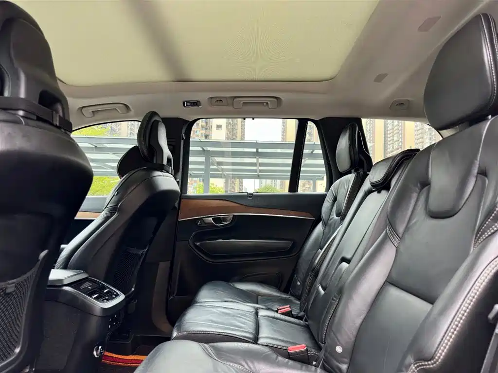 Фото 18 - Volvo XC90