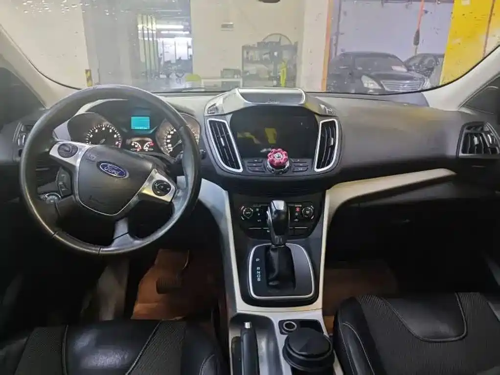 صورة 8 - Ford Kuga