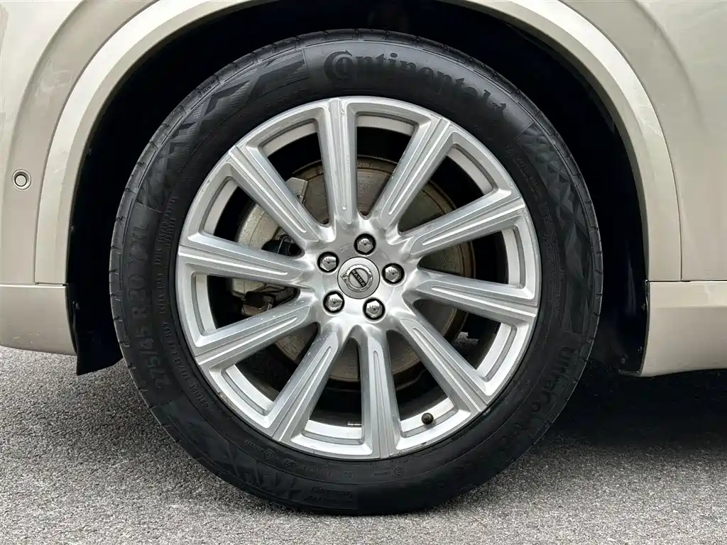 Фото 35 - Volvo XC90