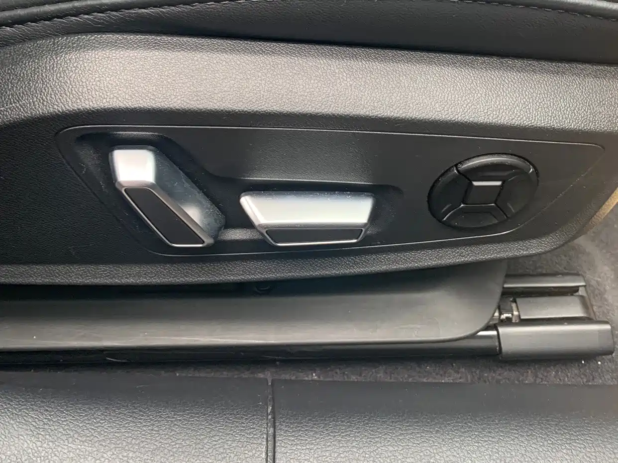 Фото 9 - Audi A6L