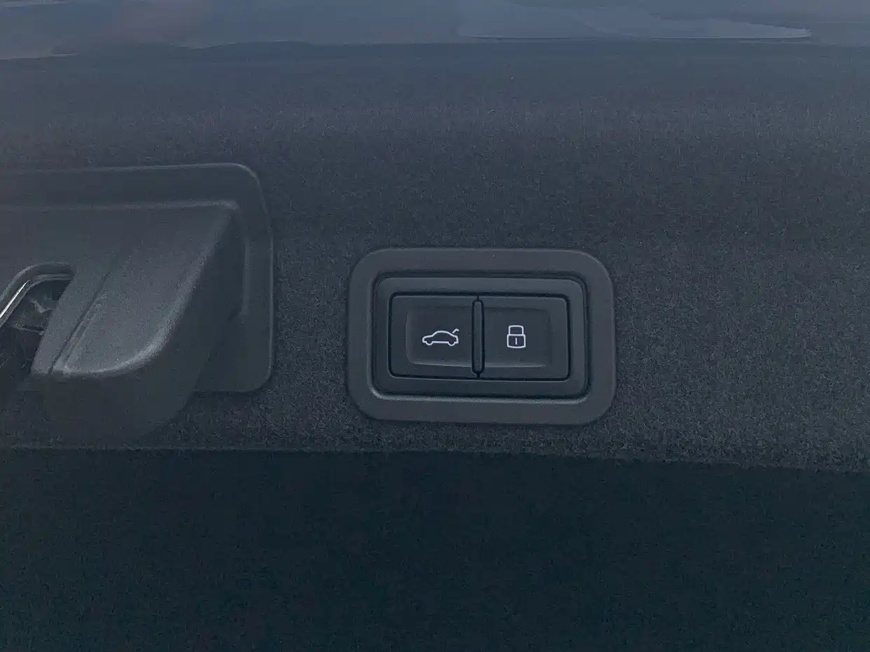Фото 13 - Audi A6L