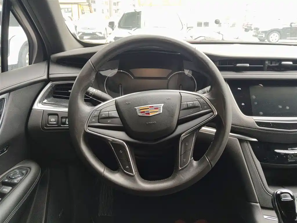 CADILLAC XT5