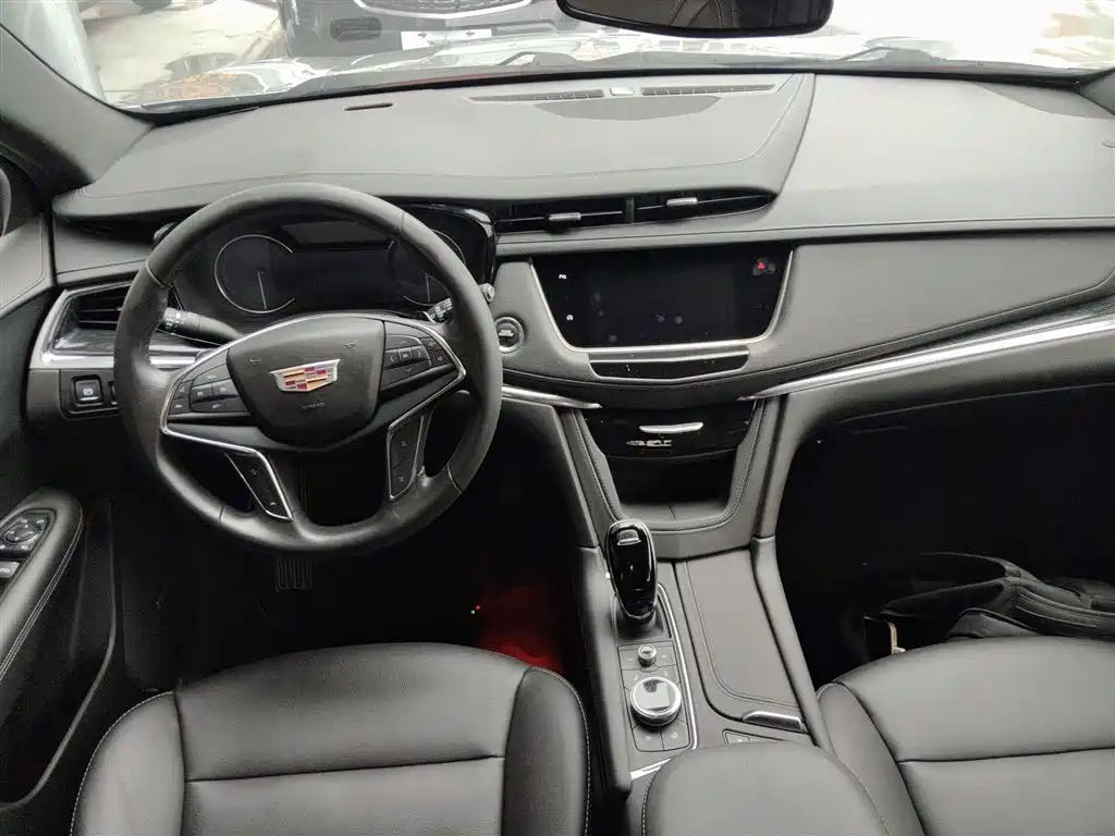 CADILLAC XT5