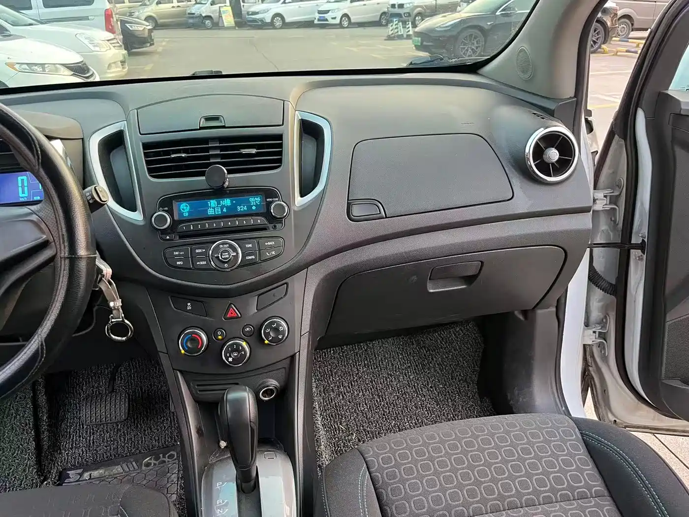 Chevrolet Trax 2016 1.4T Automatic 2WD Comfort Sunroof Edition фото 8
