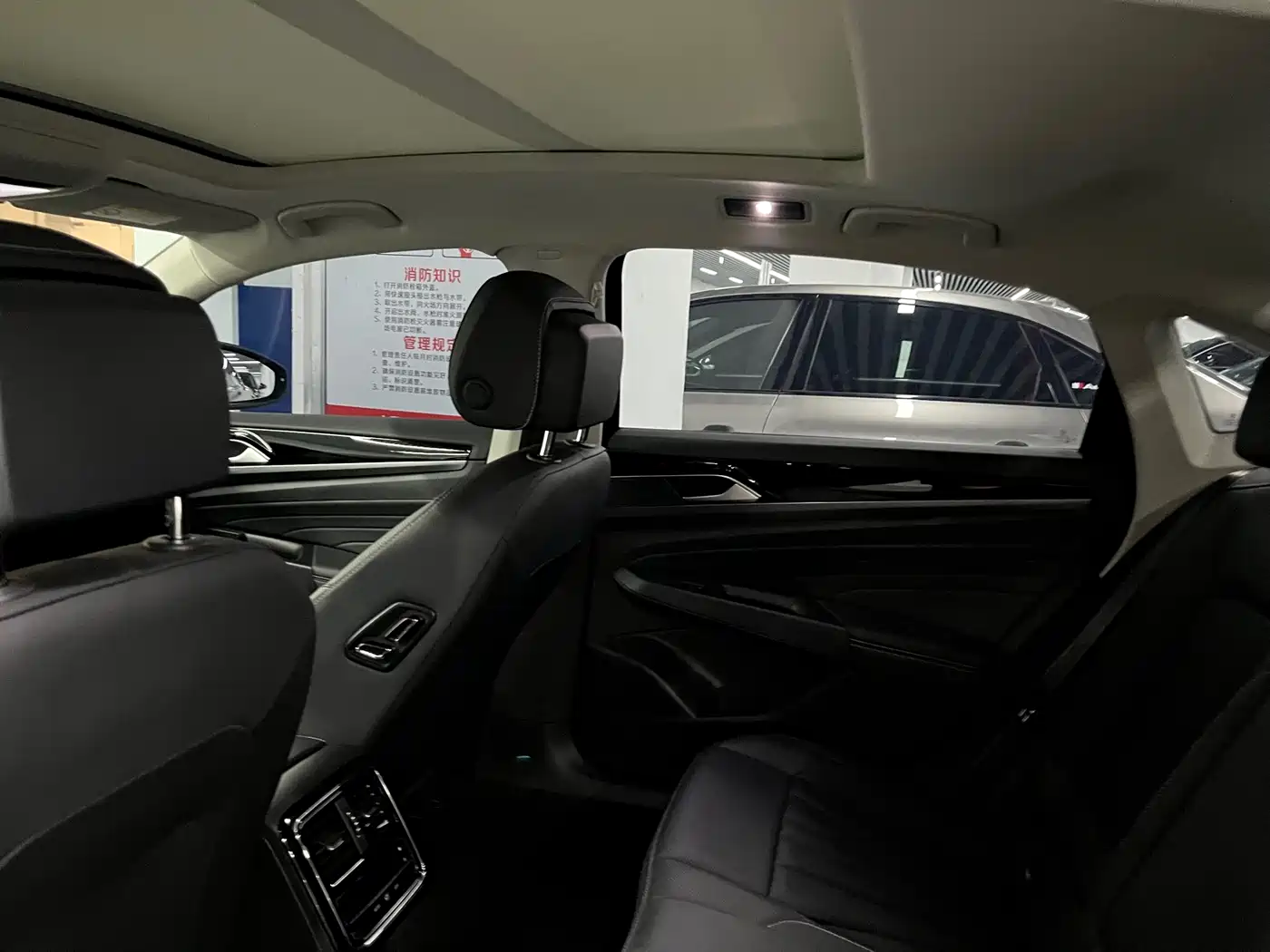 Volkswagen Passat 2025 Outstanding 380TSI Starlight Dragon Soaring Edition фото 11