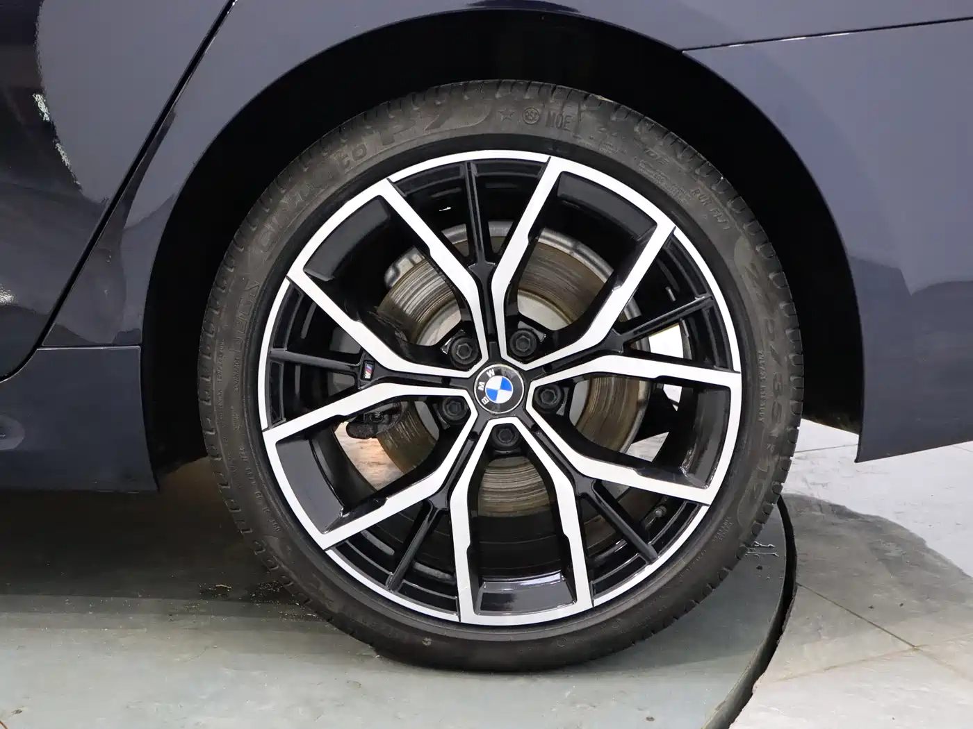 BMW 5 Series 2021 530Li Premium M Sport Package фото 10