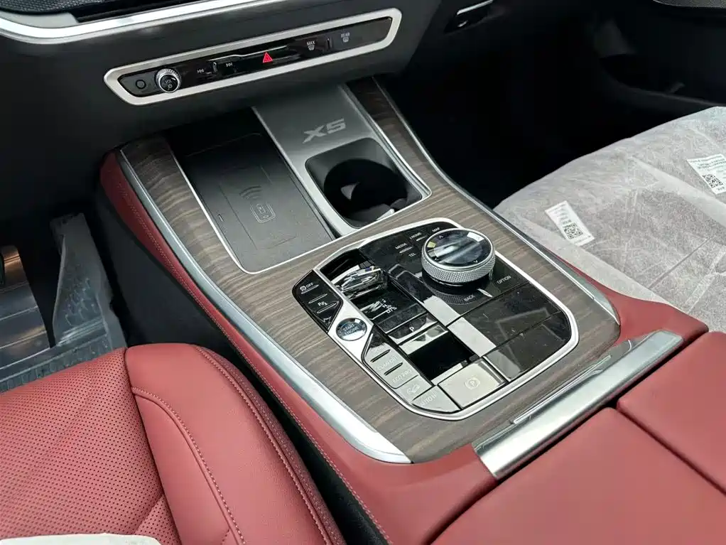 BMW X5 2025 Model xDrive 40Li M Sport Blackout Package фото 9