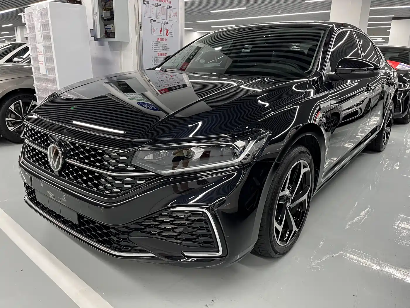 Volkswagen Passat 2025 Outstanding 380TSI Starlight Dragon Soaring Edition