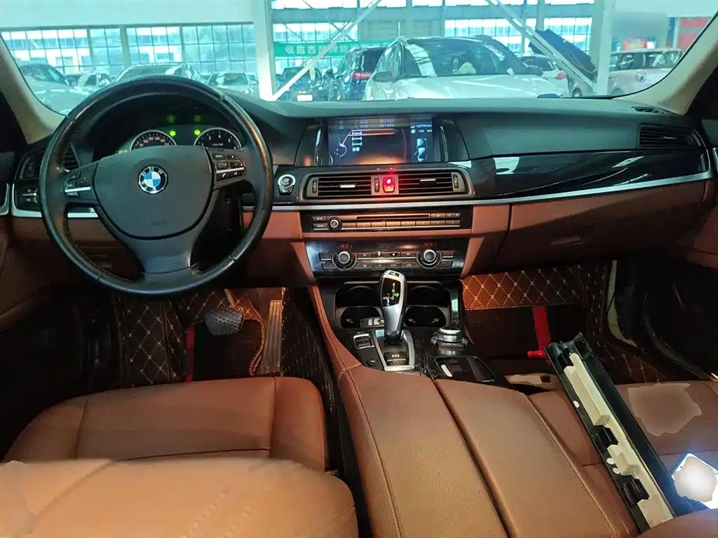 BMW 5 Series 2014 520Li Elegance фото 7