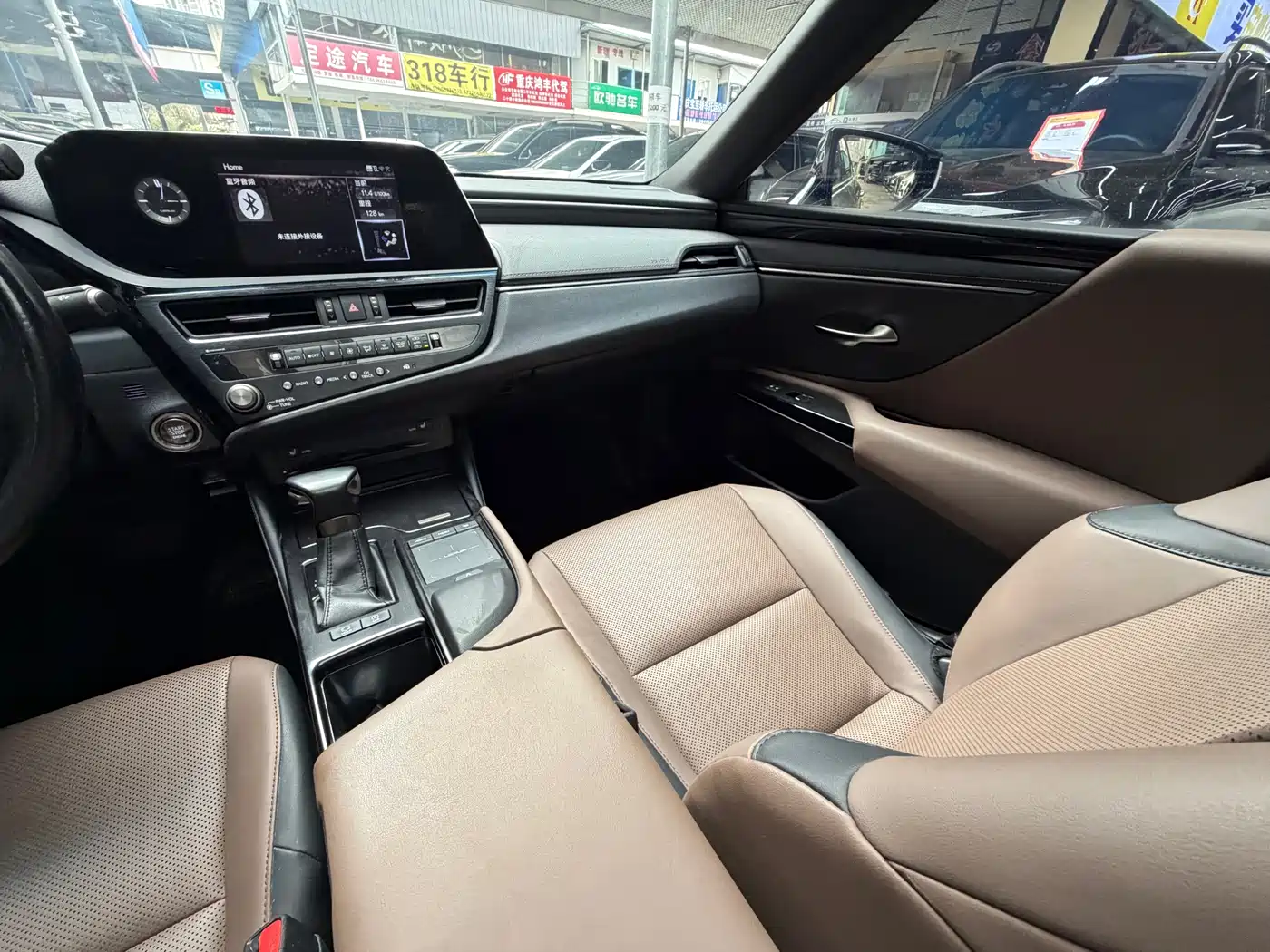 Lexus ES 2021 200 Excellence Edition фото 27