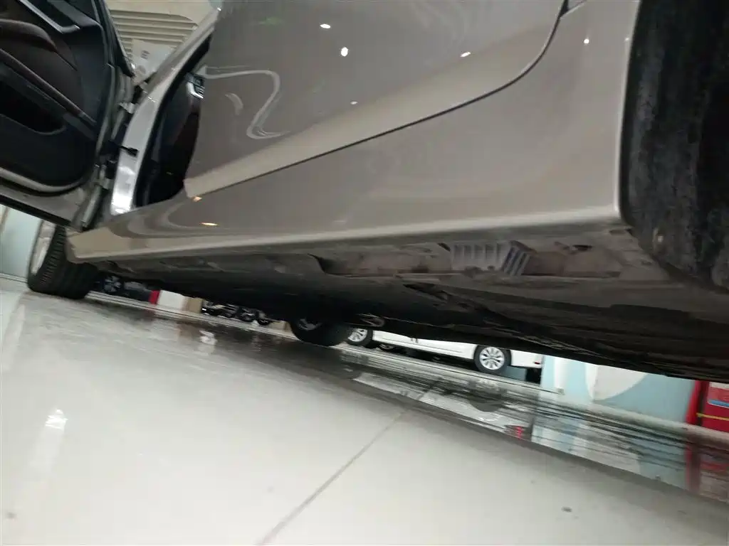 BMW 5 Series 2014 525Li Luxury Design Package фото 21
