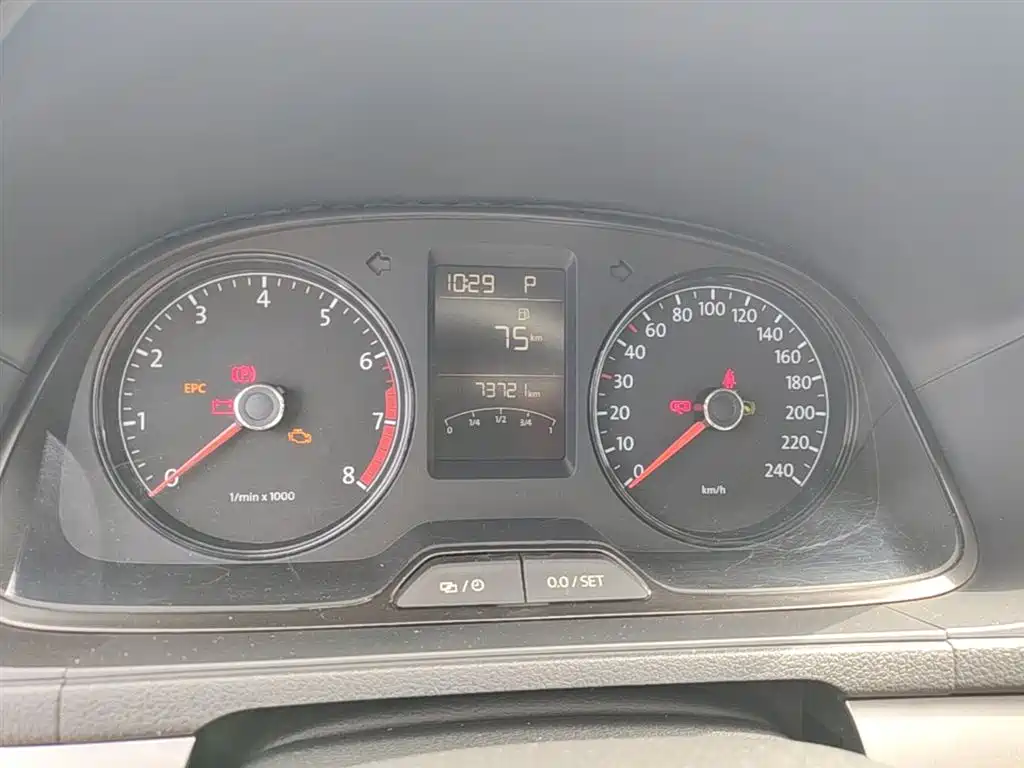 Volkswagen Lavida 2013 Facelift Classic 1.6L Automatic Trend фото 12