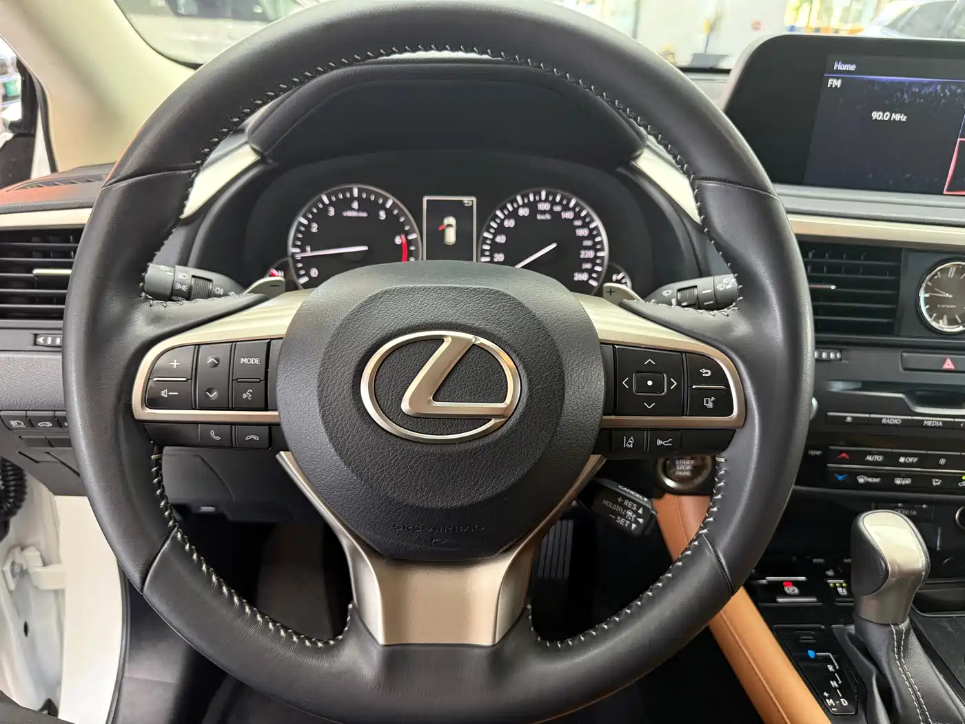 Lexus RX 2020 300 4WD Elegance Edition China VI фото 7