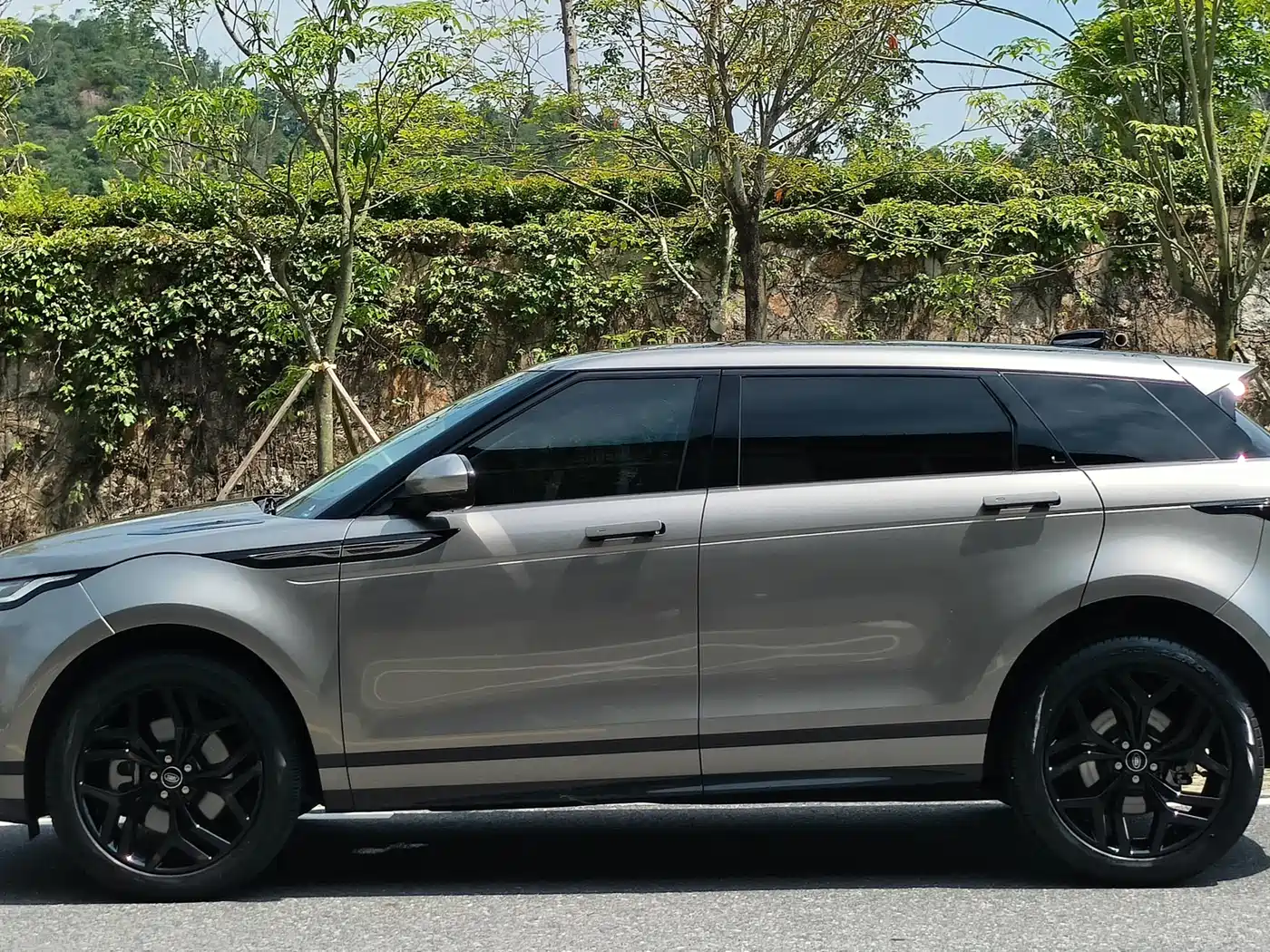 Land Rover Range Rover Evoque 2023 Range Rover Evoque L 249PS Luxury Edition фото 4
