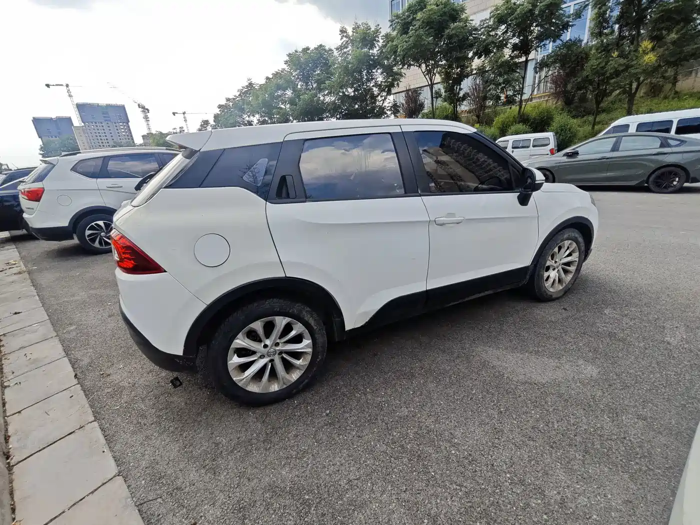 Фото 7 - Zhonghua V3