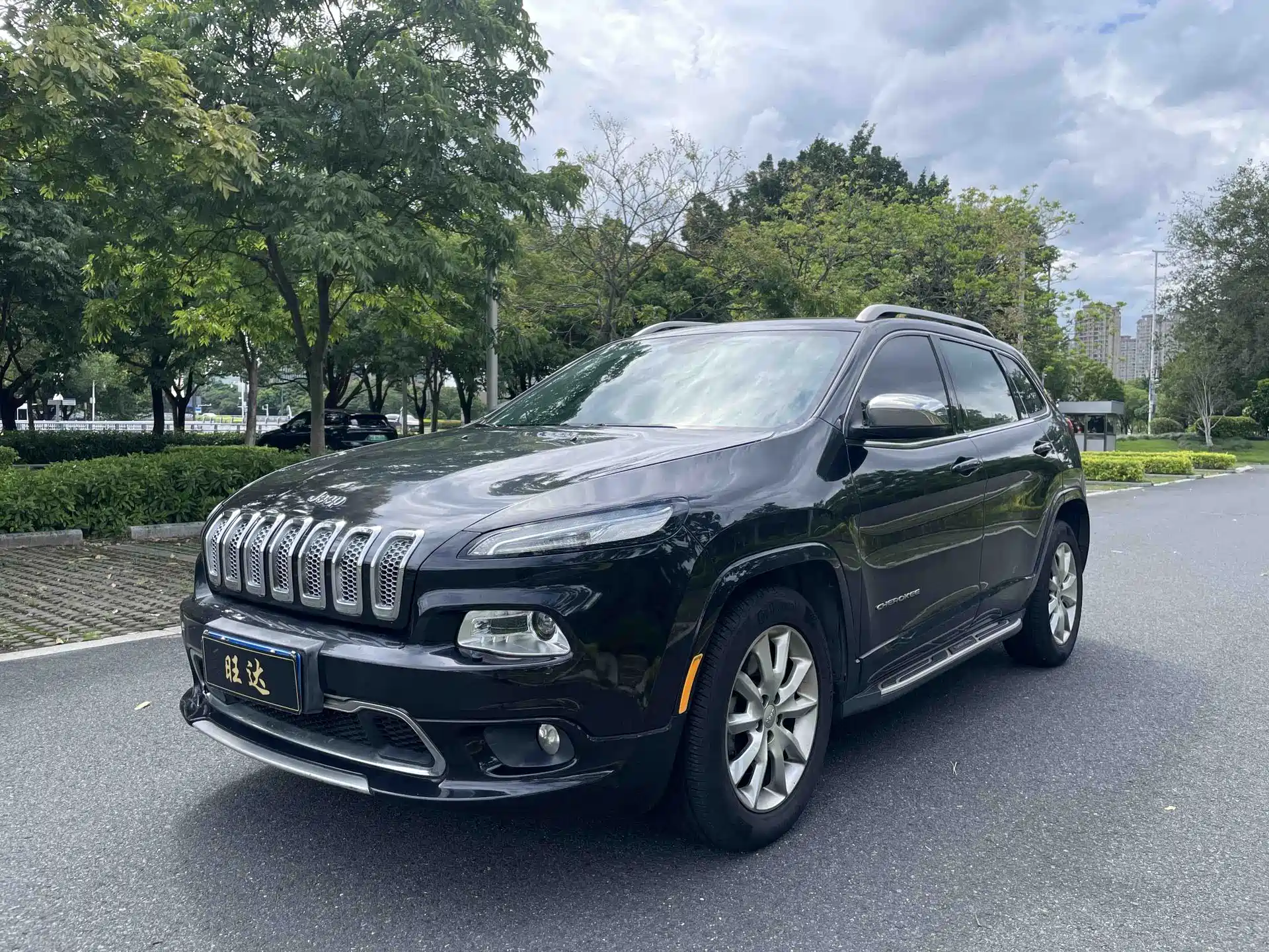 Photo 2 - Jeep Cherokee