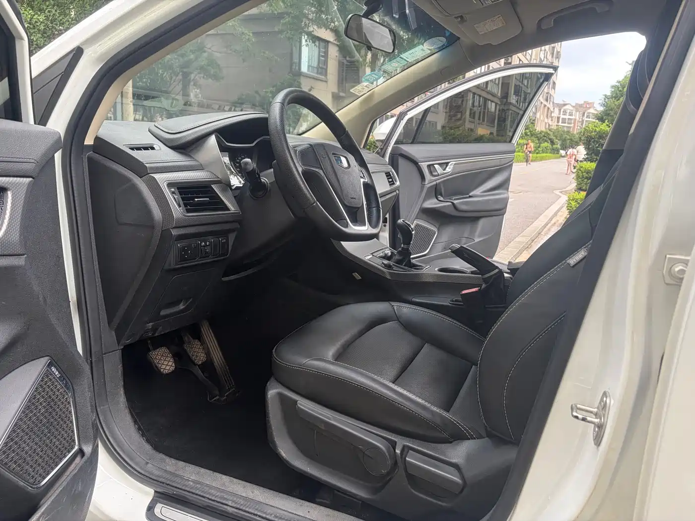 Geely Emgrand GS 2016 2016 Elegance Edition 1.3T Manual Premium