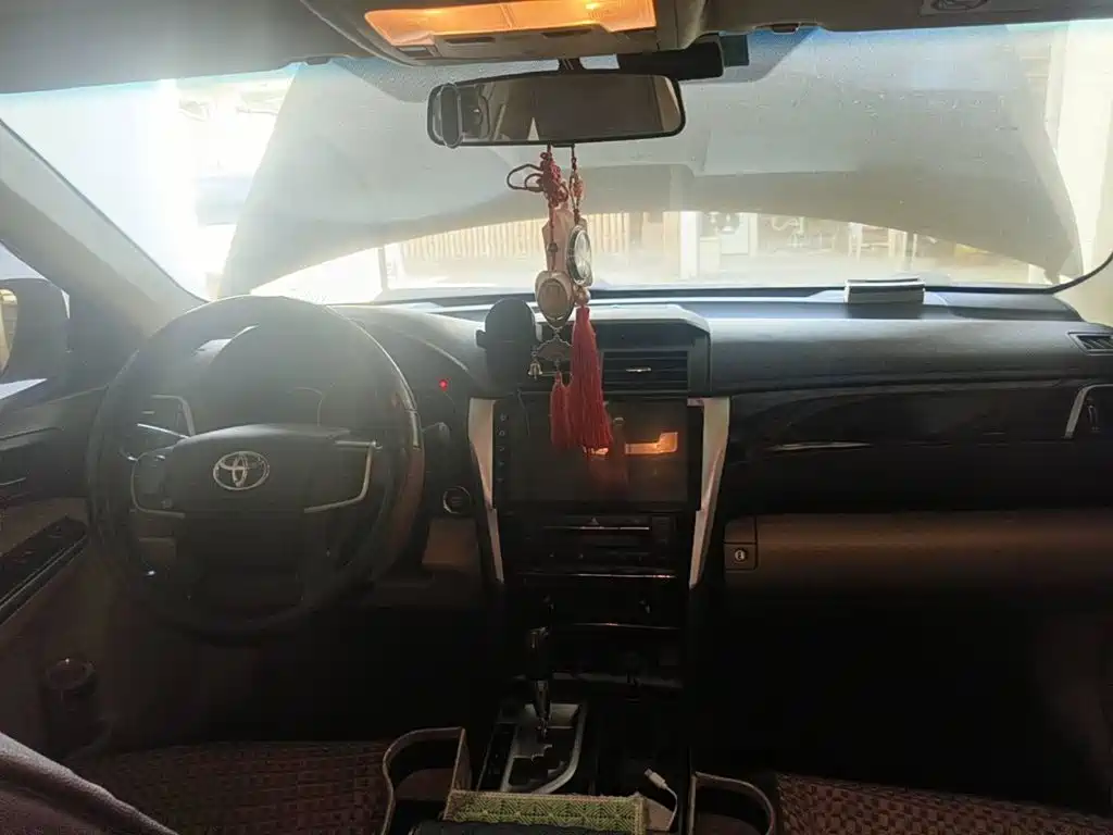 Toyota Camry 2016 2015 2.0G Leading Edition