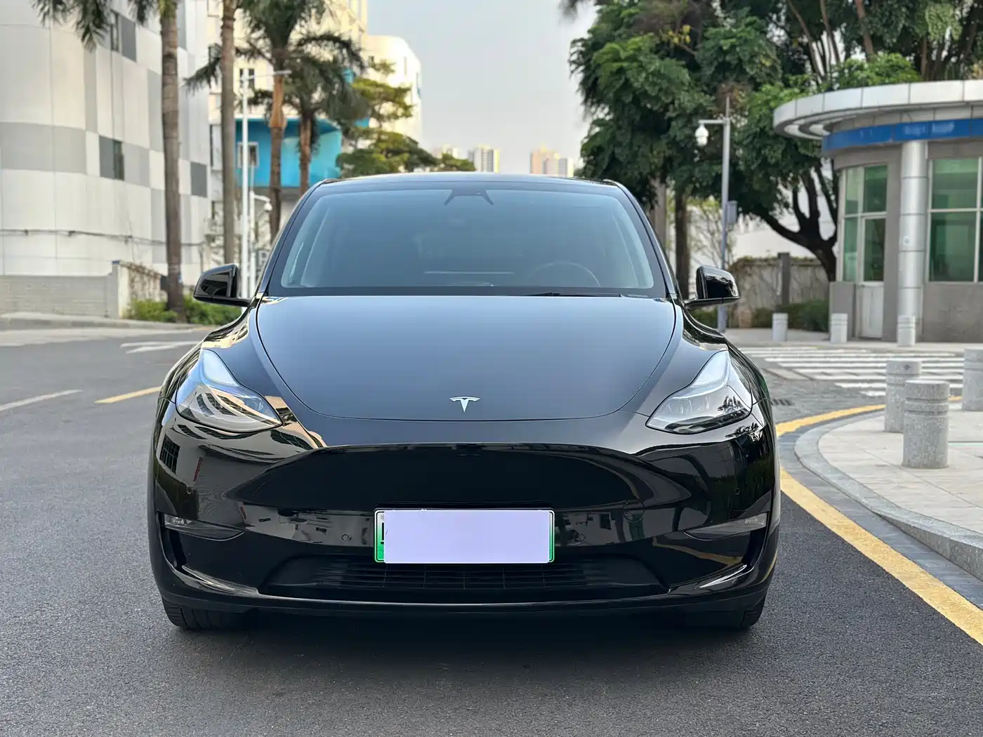 TESLA MODEL Y