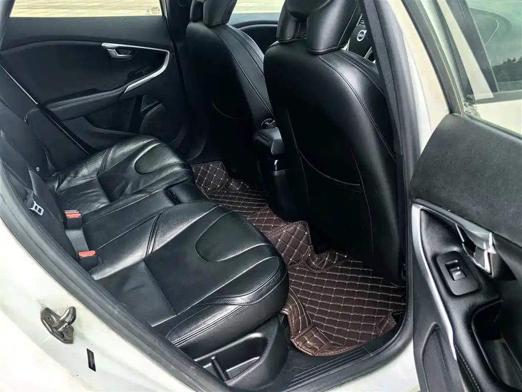 Volvo V40 2016 T3 Comfort Edition фото 8