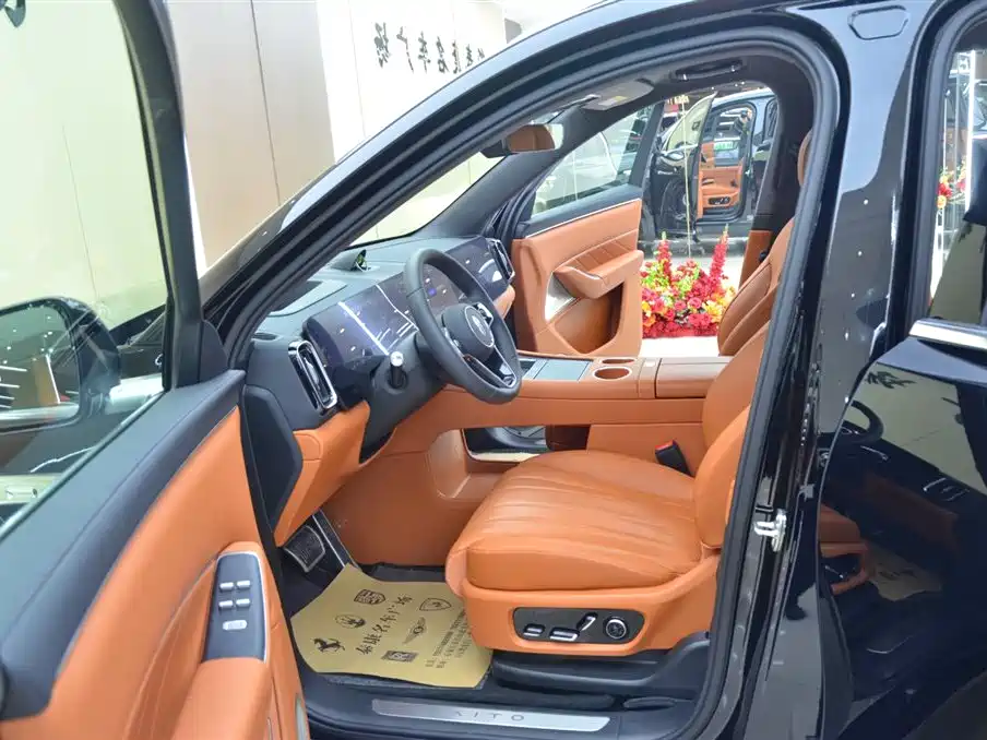 AITO Wenjie AITO M8 2025 Extended Range Max 37kWh 5-Seater фото 4