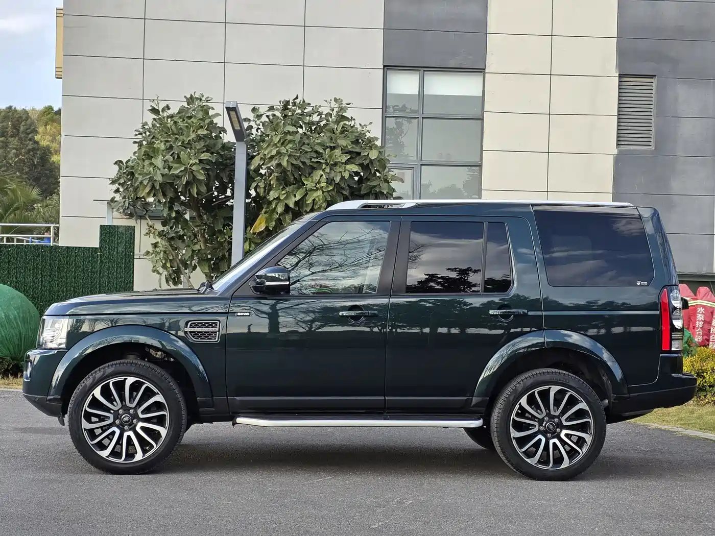 Land Rover Discovery 2015 3.0 SC V6 HSE фото 4