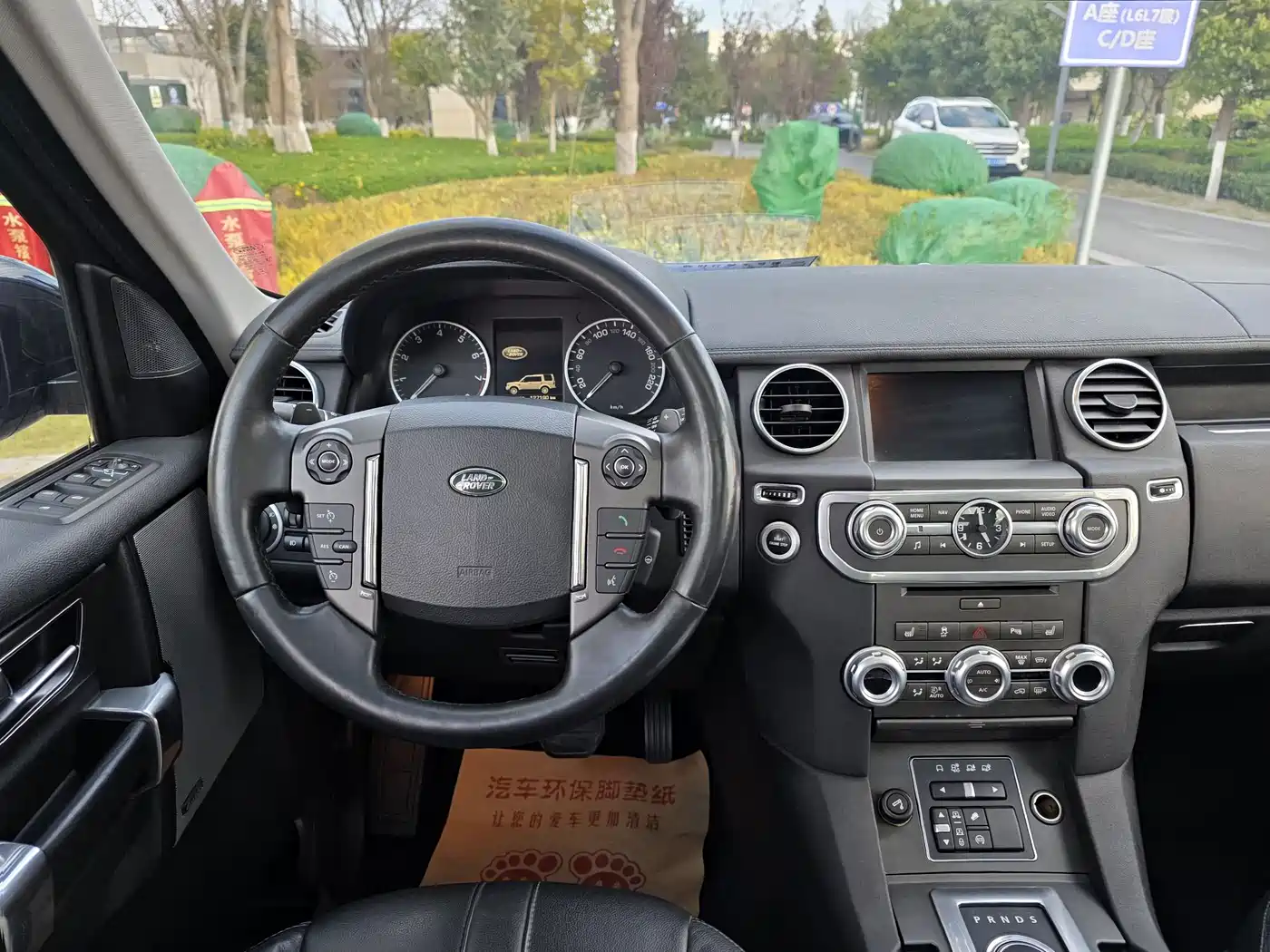 Land Rover Discovery 2015 3.0 SC V6 HSE фото 8