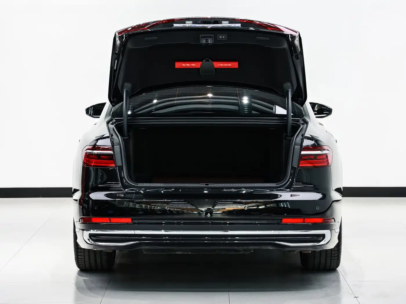 Photo 13 - Audi A8
