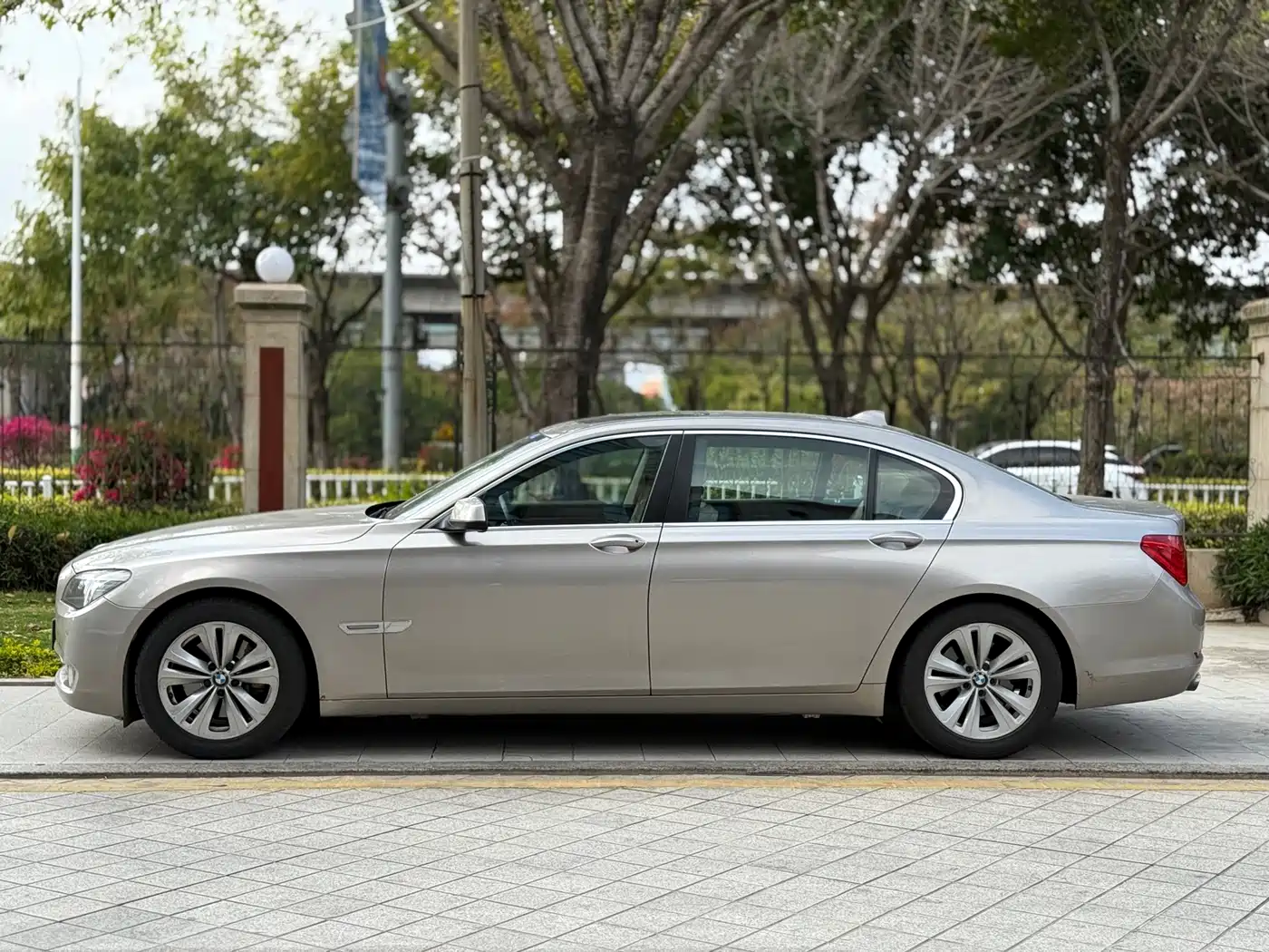 BMW 7 Series 2011 730Li Elegance фото 7
