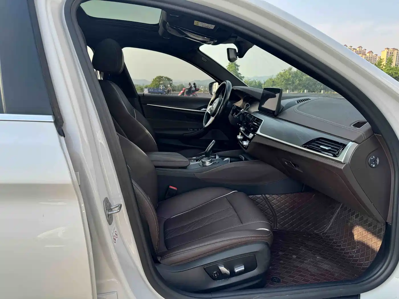 BMW 5 Series New Energy 2021 535Le M Sport Package фото 11