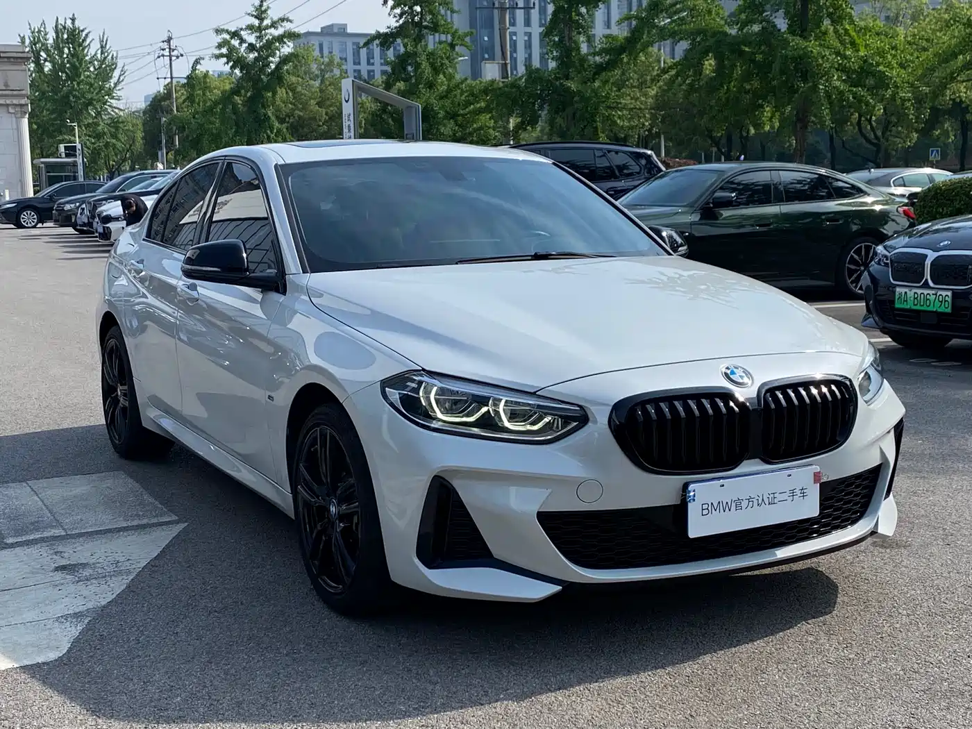 BMW 1 Series 2023 125i M Sport Shadow Edition фото 3