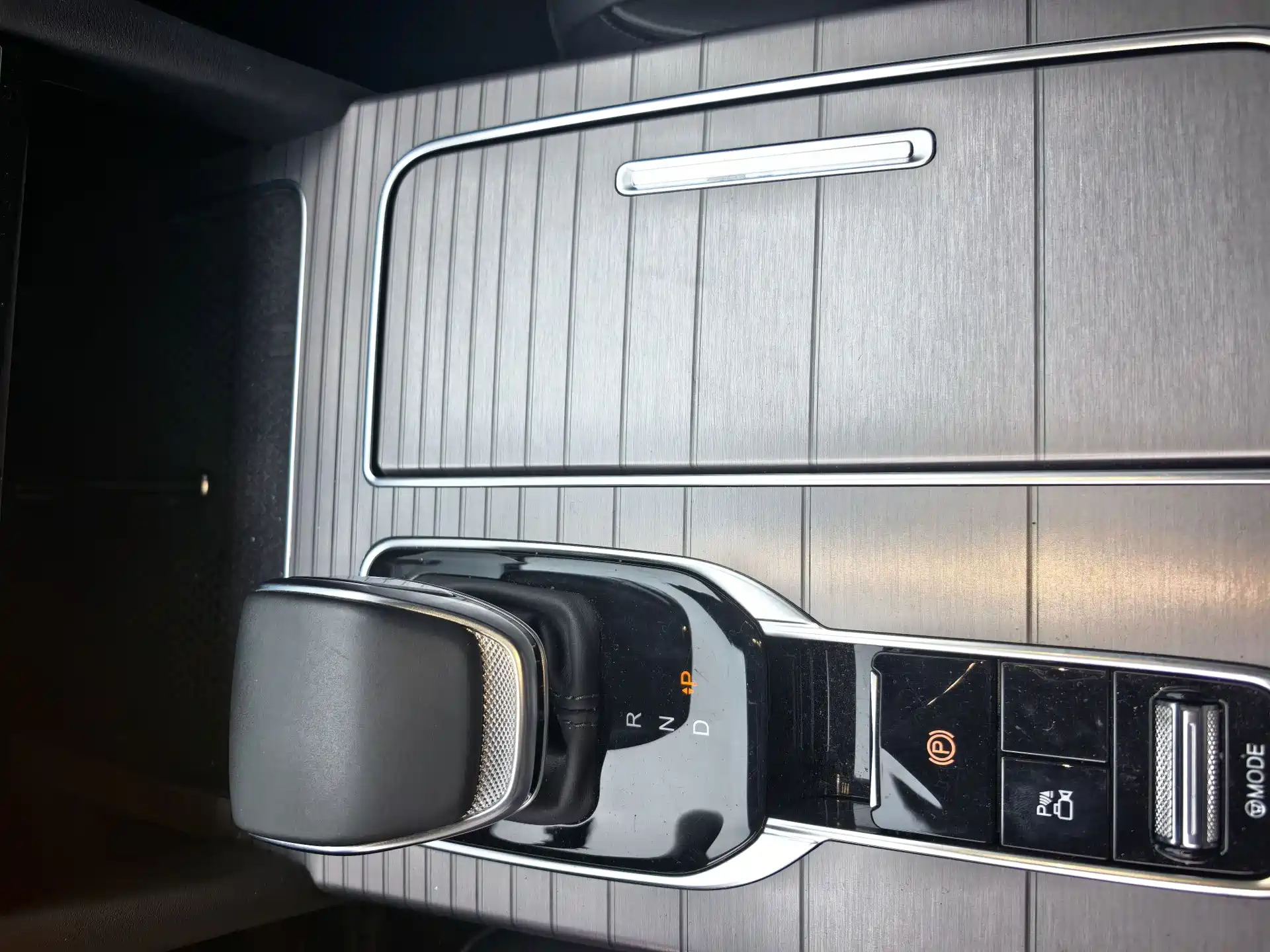 صورة 12 - Hongqi HS7 PHEV