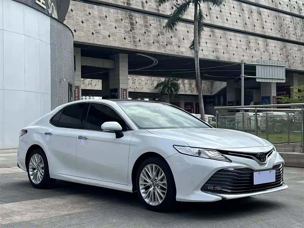 Toyota Camry 2019 2.5G Luxury Edition China VI фото 2