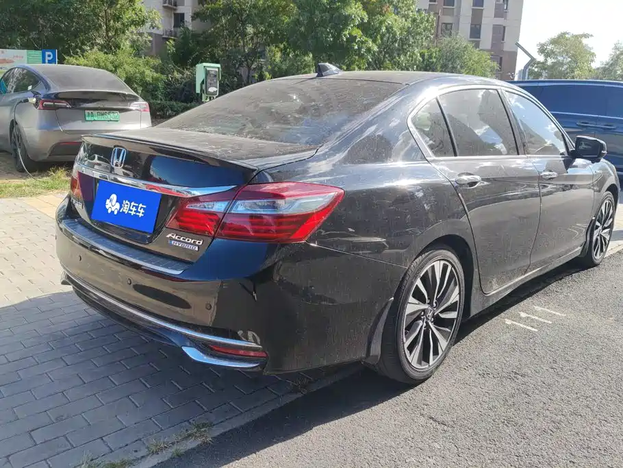 Photo 3 - Honda Accord