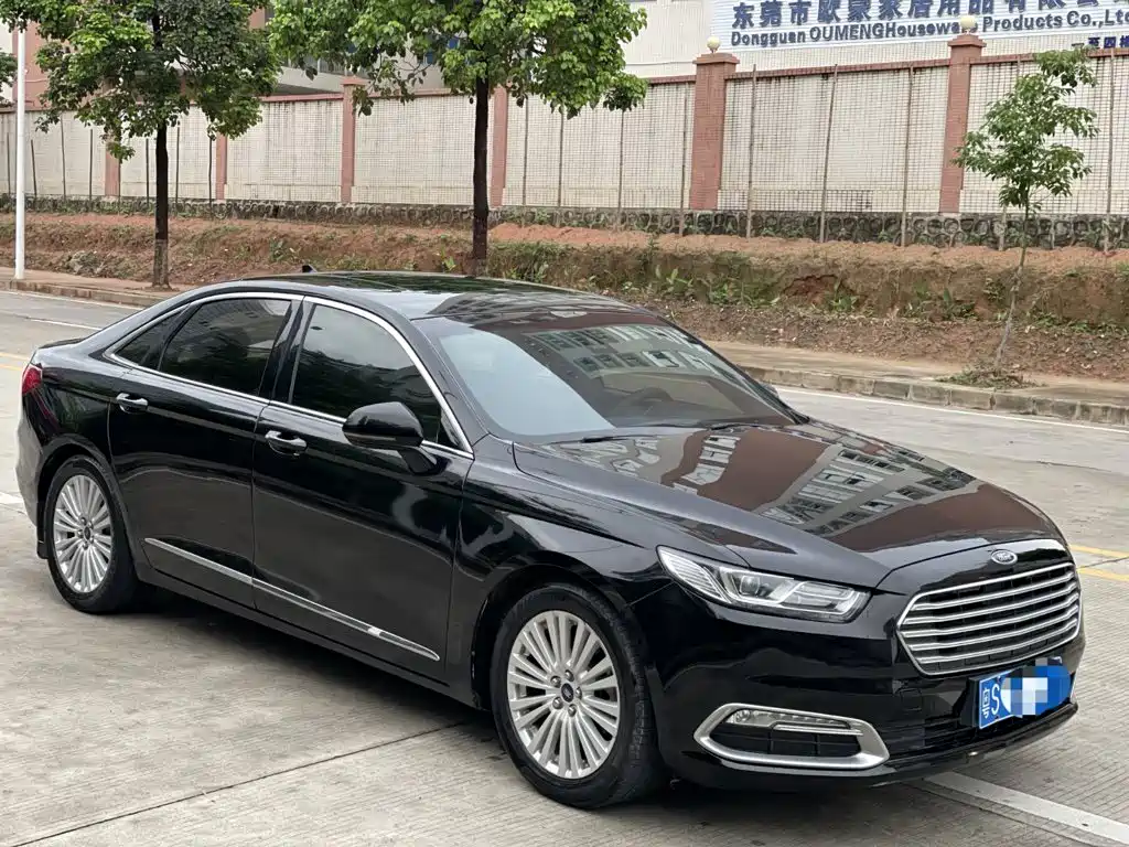 Фото 2 - Ford Taurus