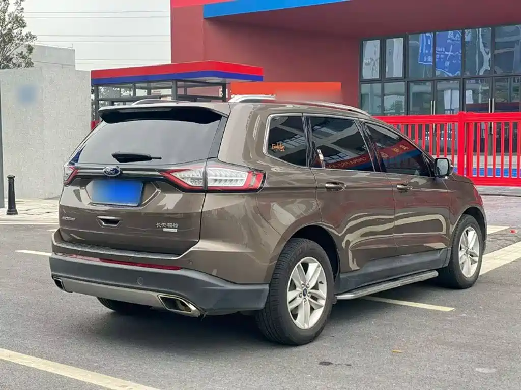 Фото 25 - Ford Edge