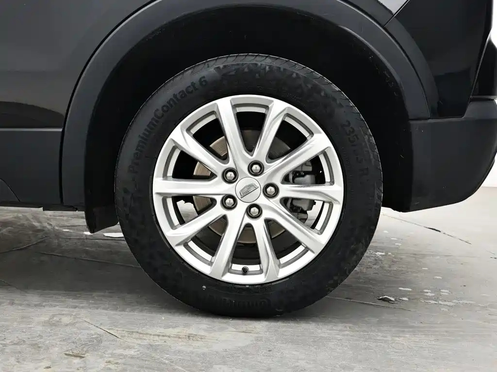 Photo 9 - Cadillac XT4