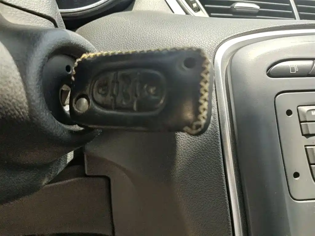 Peugeot 308 2014 Model Joy Edition Classic 1.6L Manual Superior Style фото 9
