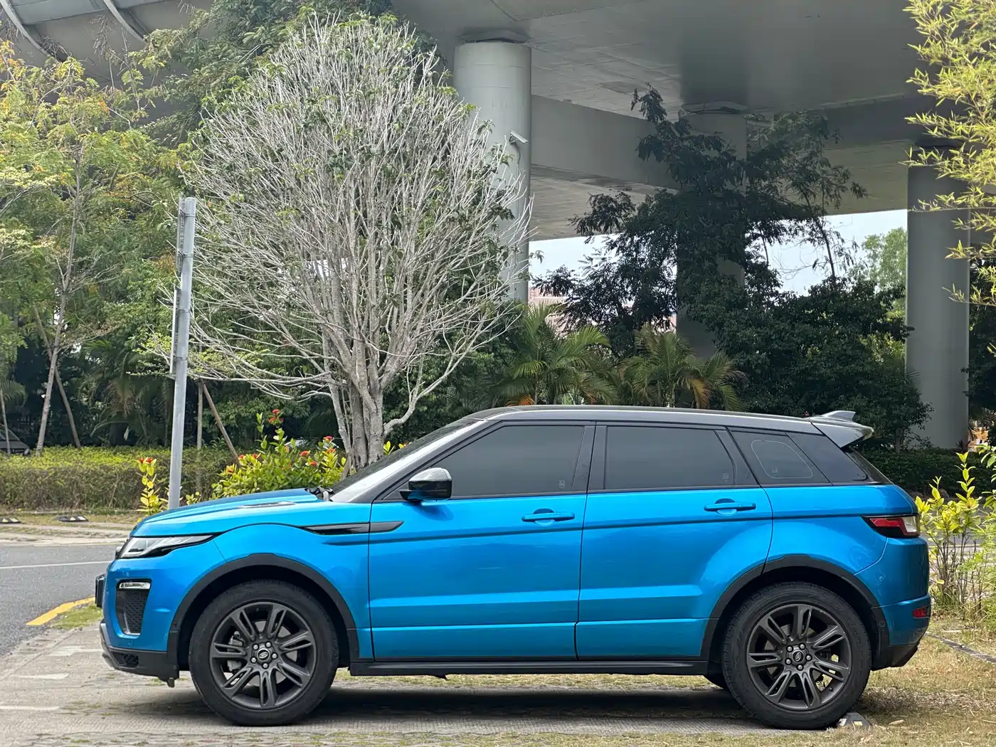 Land Rover Range Rover Evoque 2018 240PS Moraine Lake Blue Limited Edition фото 7
