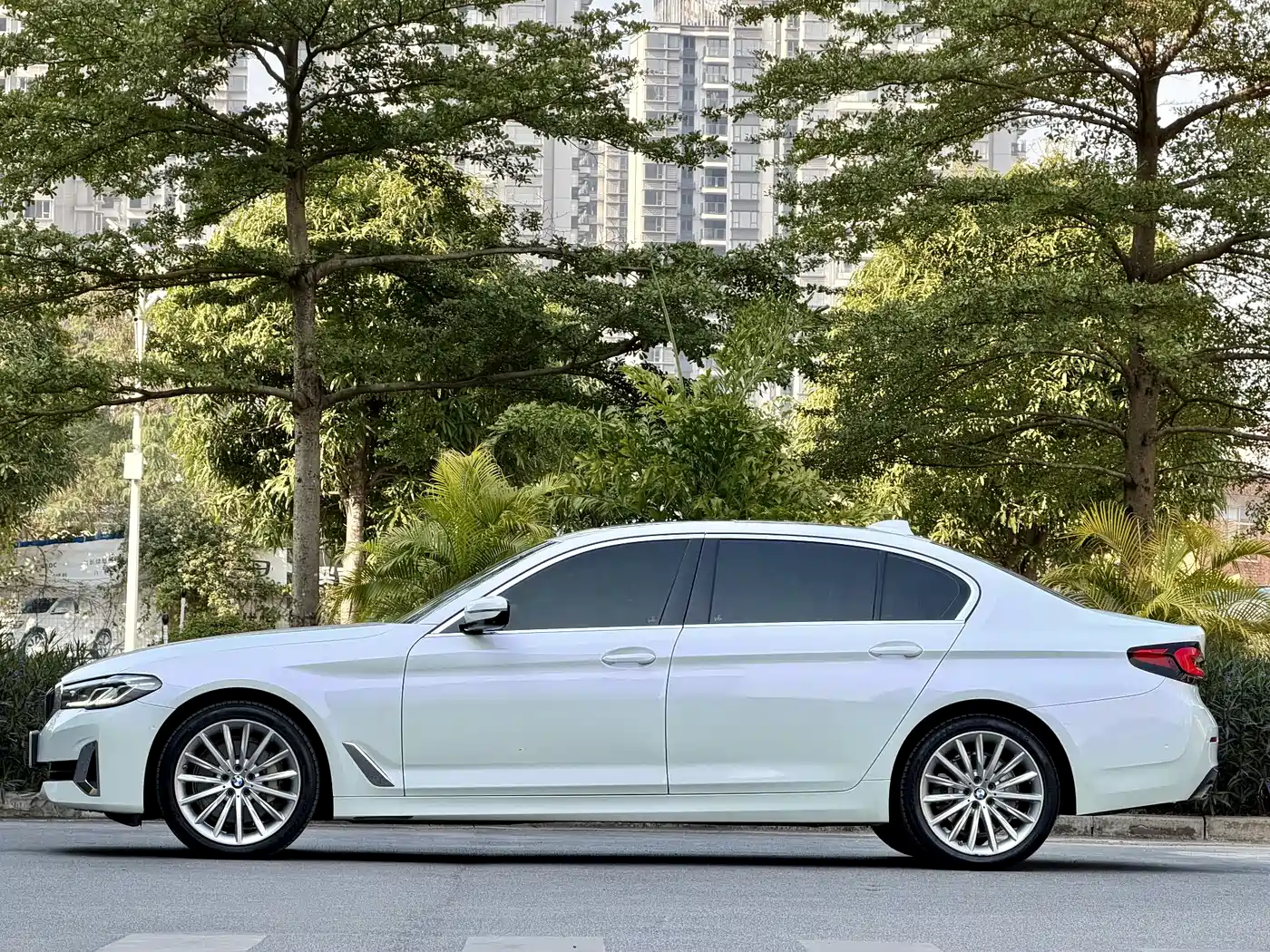BMW 5 Series 2021 530Li Premium Luxury Package фото 4