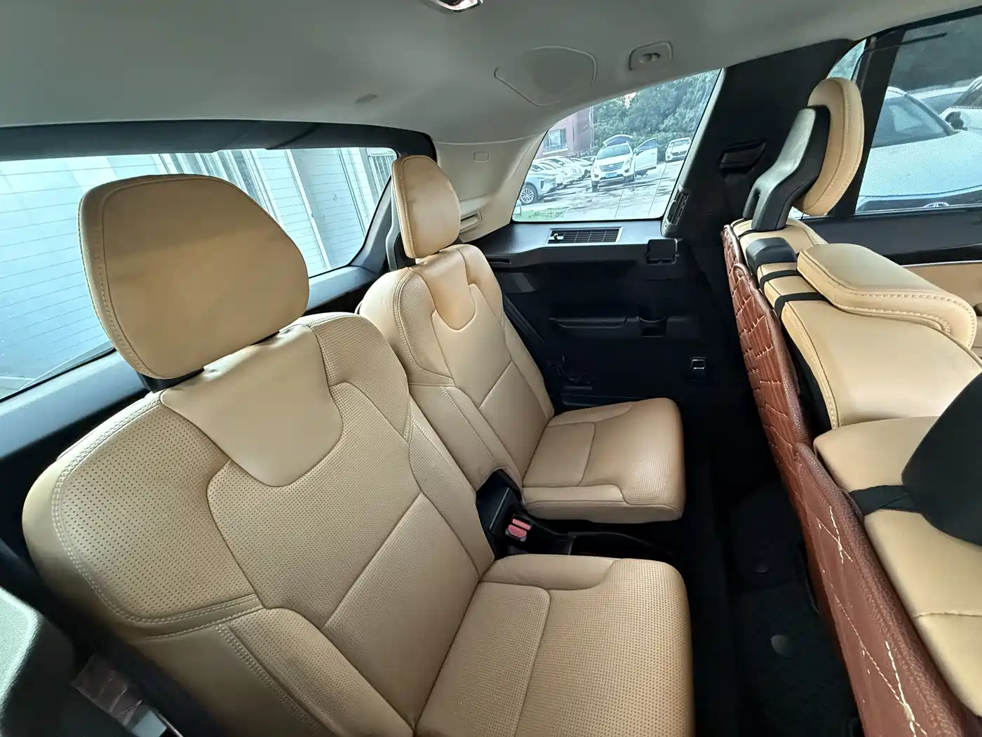 Фото 10 - Volvo XC90