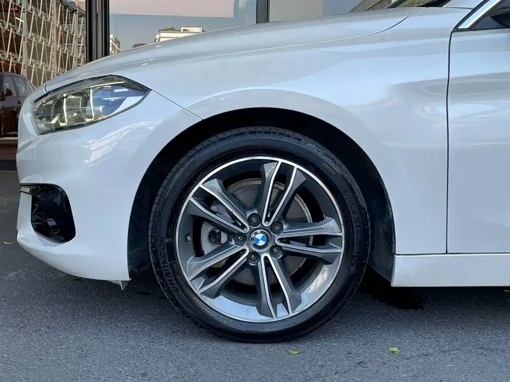 BMW 1 Series 2019 118i M Sport Package фото 4
