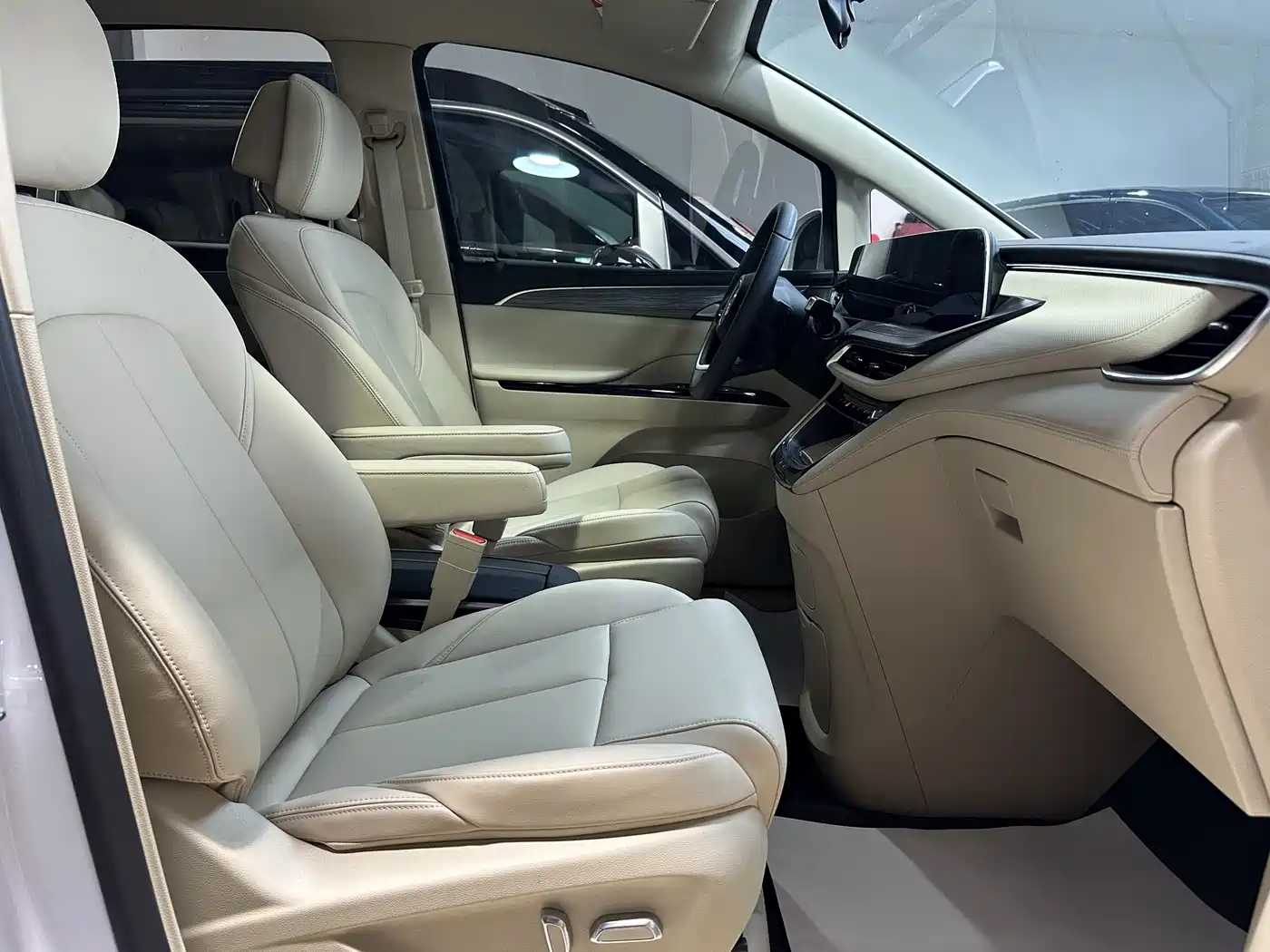 BUICK GL8 NEW ENERGY