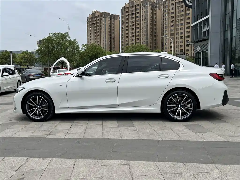 BMW 3 Series 2023 325Li M Sport Package фото 8