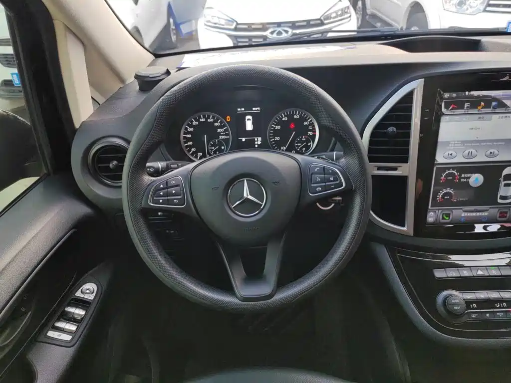 Photo 15 - Mercedes-Benz Vito
