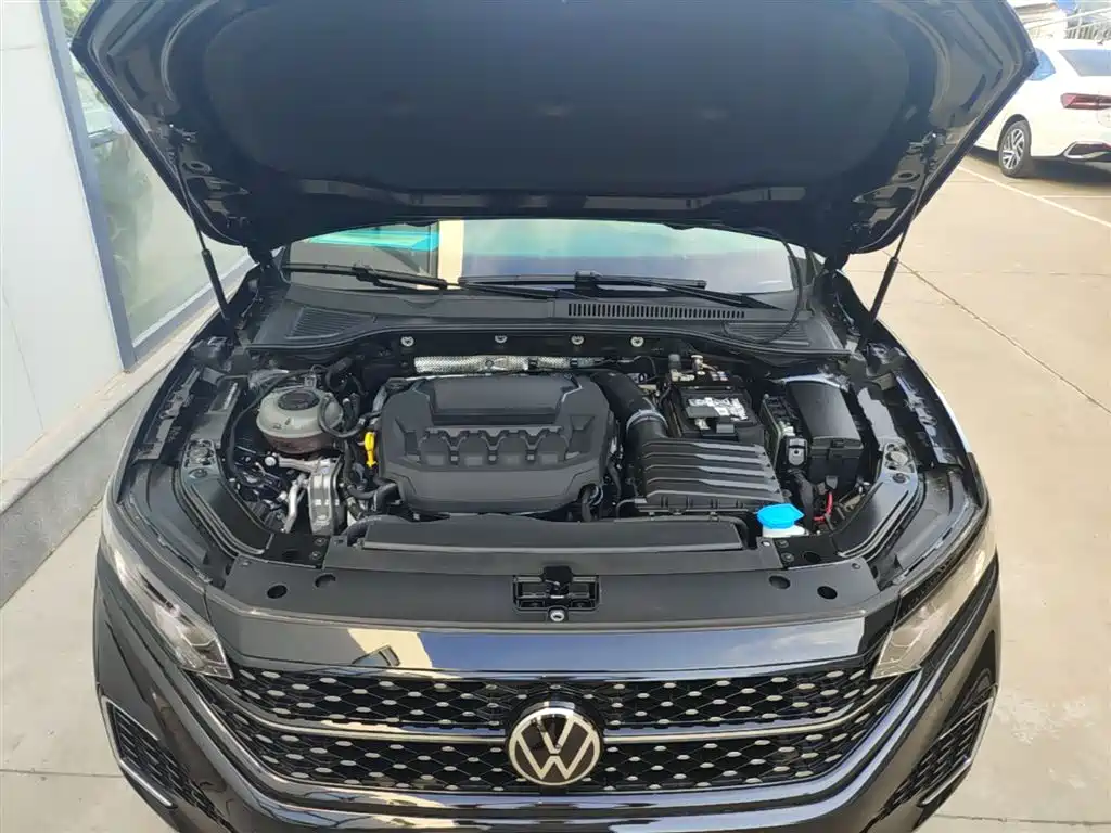 Volkswagen Passat 2025 Outstanding 380TSI Starlight Dragon Soaring Edition фото 20
