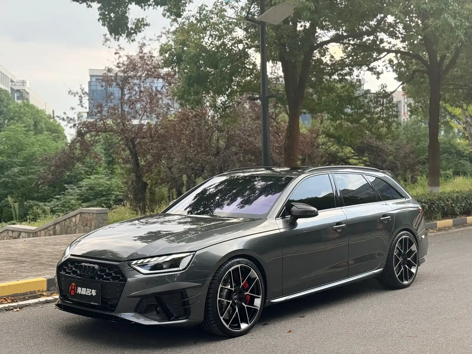 Photo 1 - Audi S4