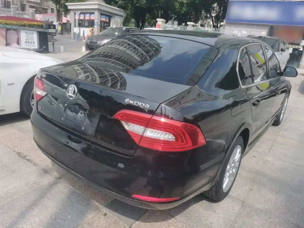 Škoda Superb 2013 1.8TSI Automatic Elite Edition фото 5