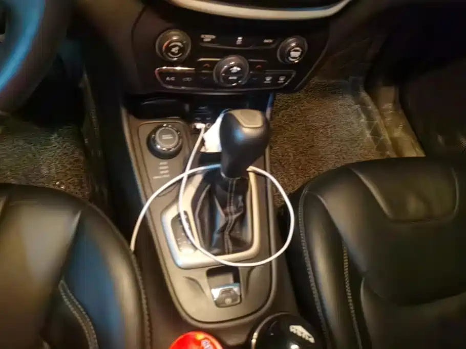 Jeep Cherokee (Import) 2015 2014 2.4L Luxury